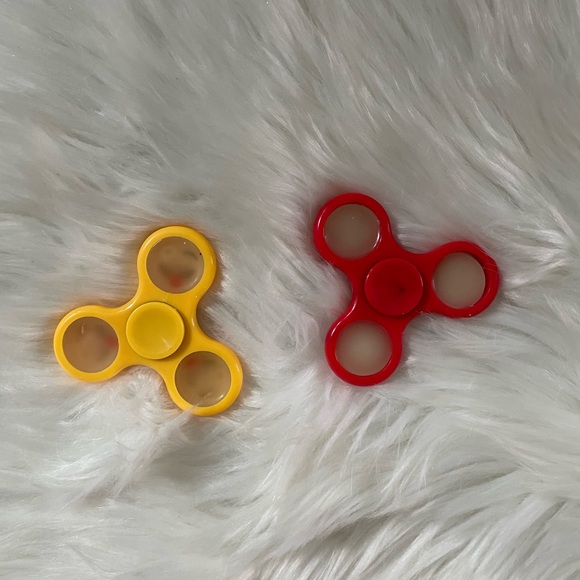 4 Emoji Glow in the Dark Hand Spinners - New - Picture 7 of 9